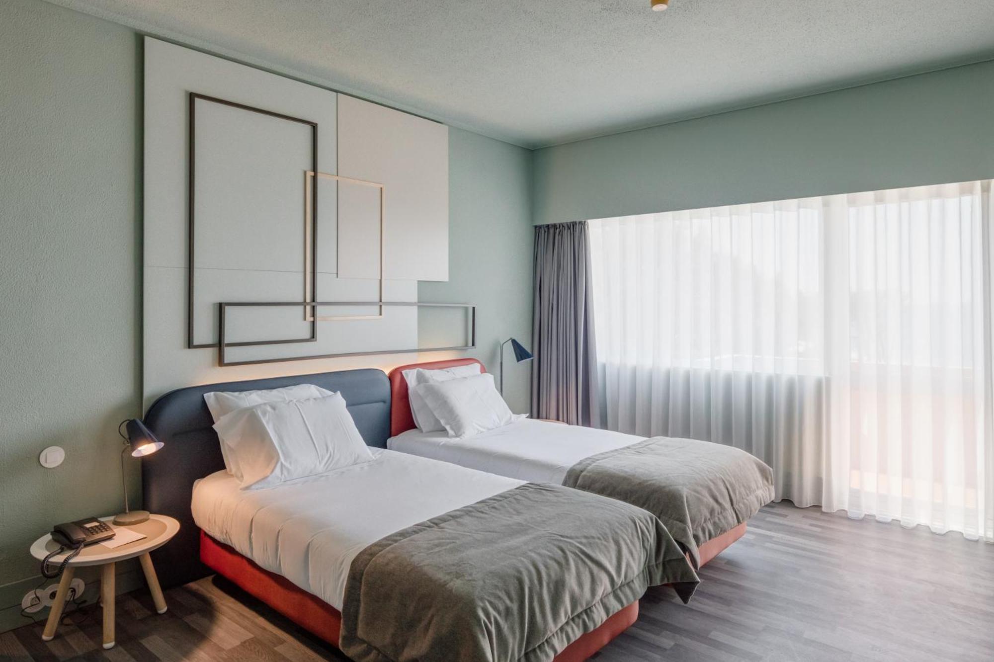 Quarto com Cama de Casal ou 2 de Solteiro e Vista do Jardim
